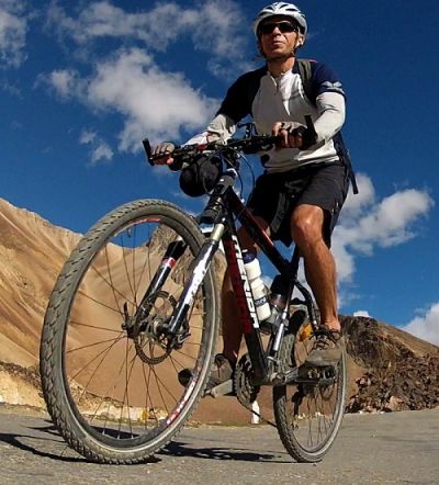 Ian Kirkland Cycling on the  tour with redspokes